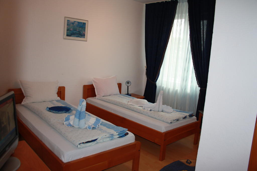 Pensiunea Claudiu Caransebeş 部屋 写真