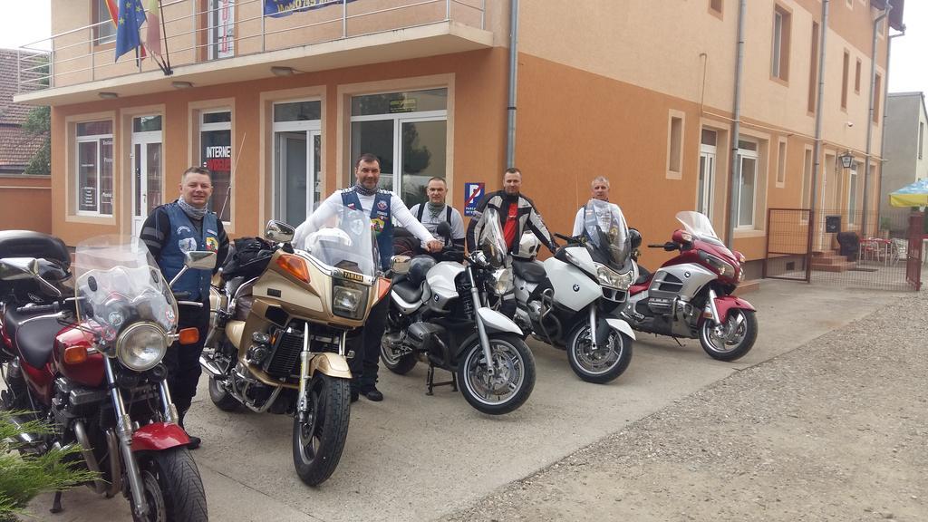 Pensiunea Claudiu Caransebeş エクステリア 写真